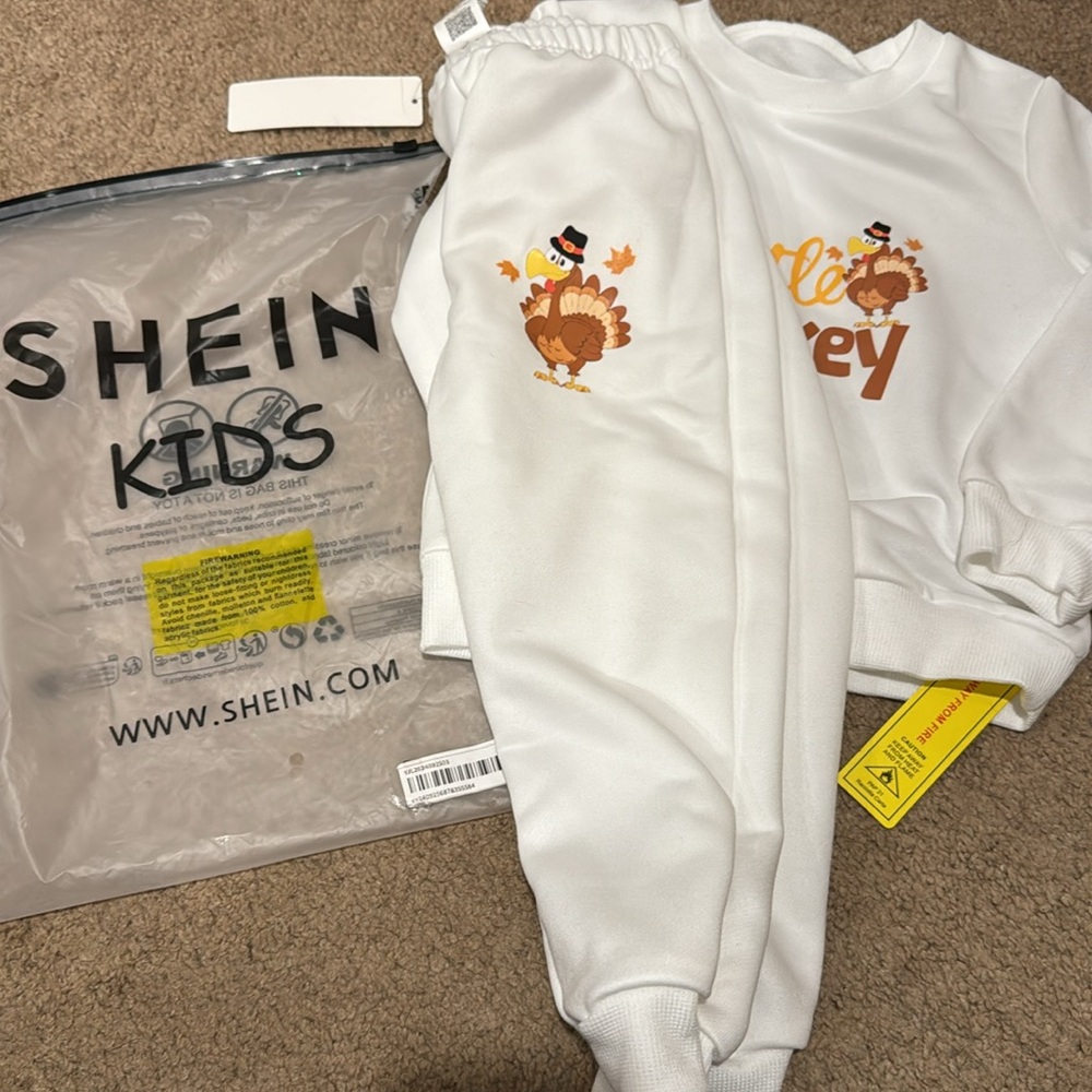 SHEIN Kids-Thanksgiving Set- 2/3Yrs - Picture 2 of 2